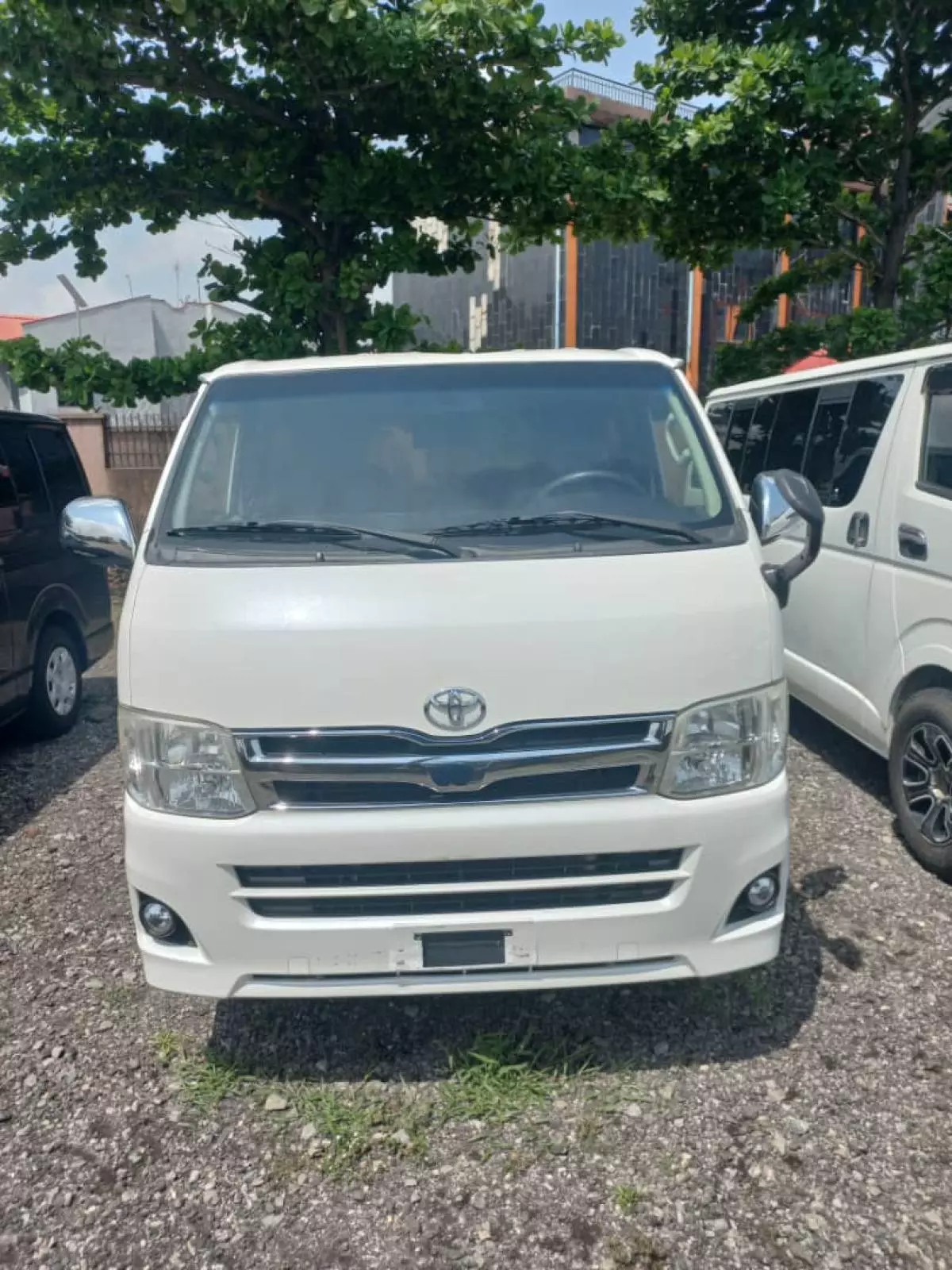 Toyota Hiace   - 2012