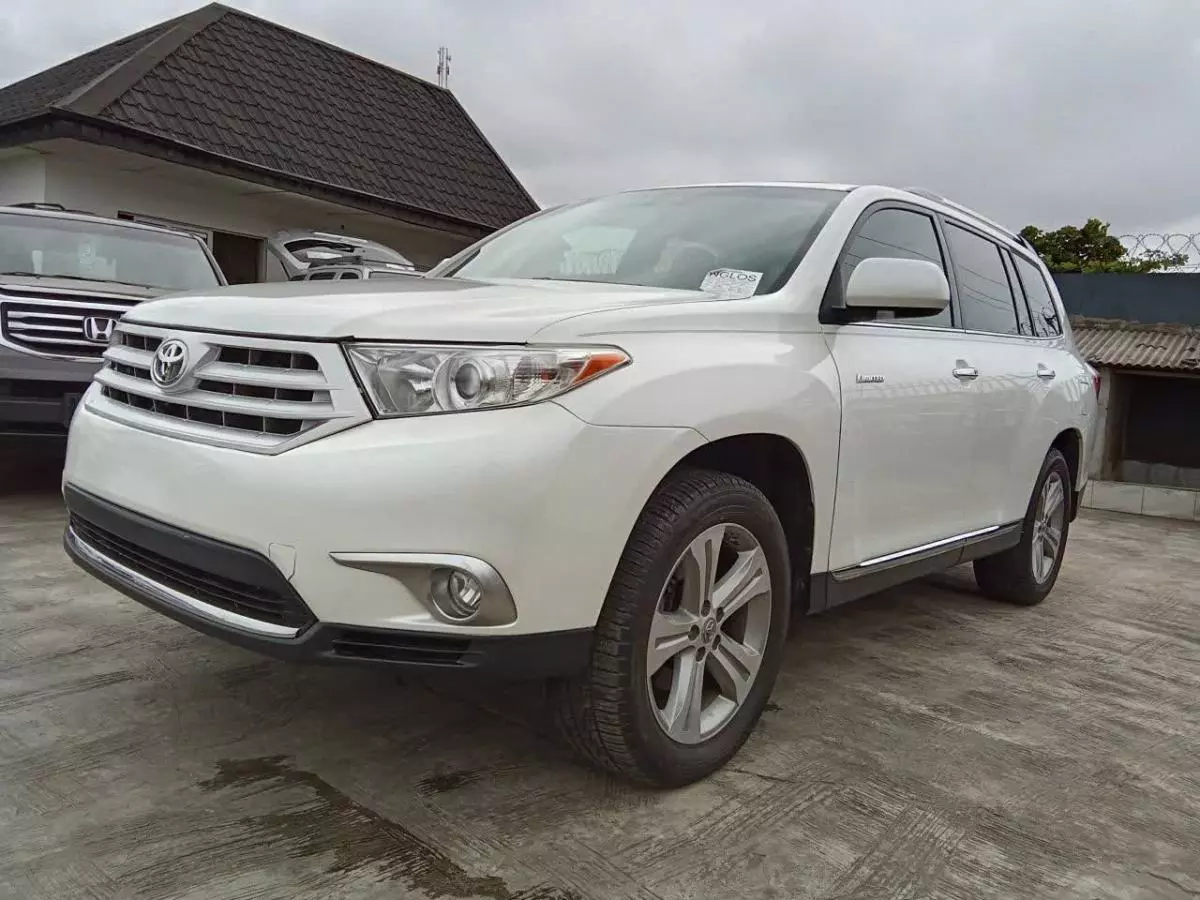 Toyota Highlander   - 2012