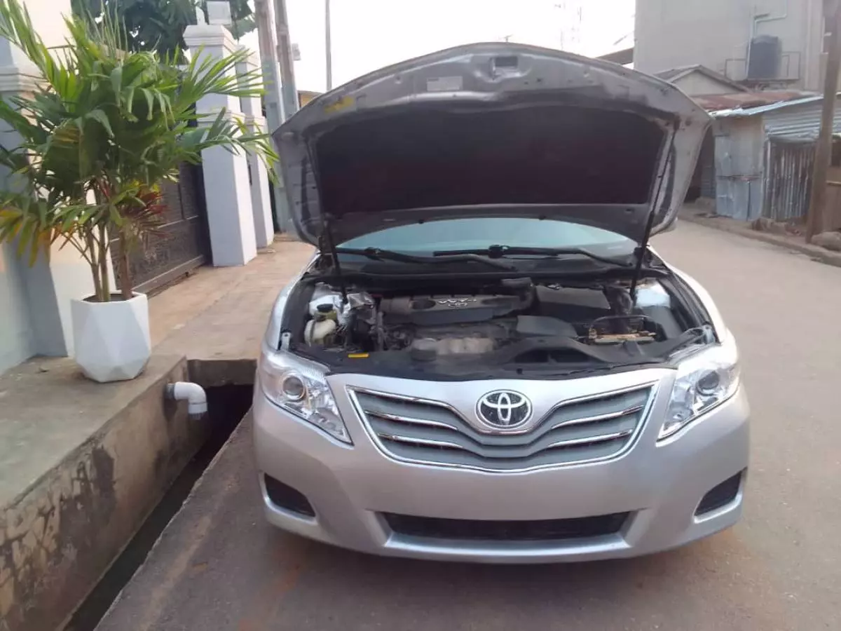 Toyota Camry   - 2010