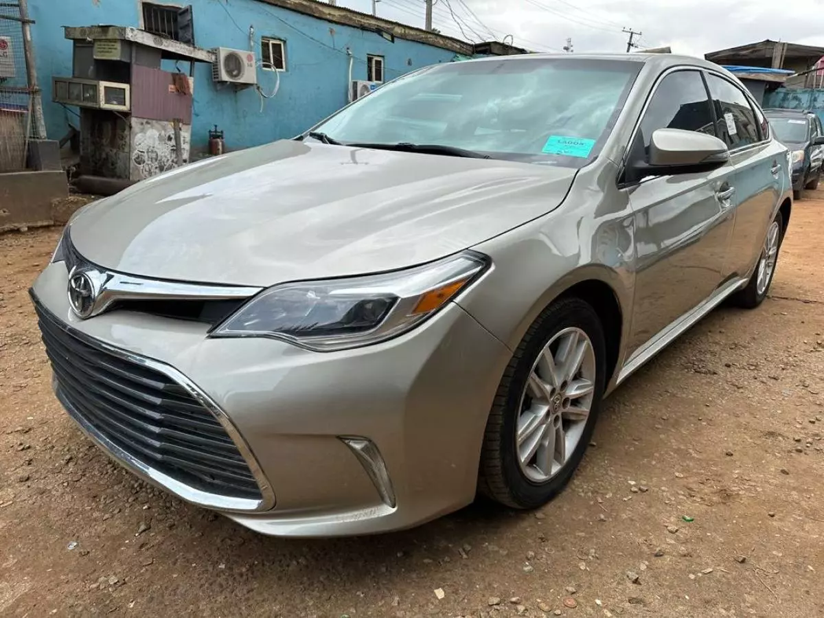 Toyota Avalon   - 2014