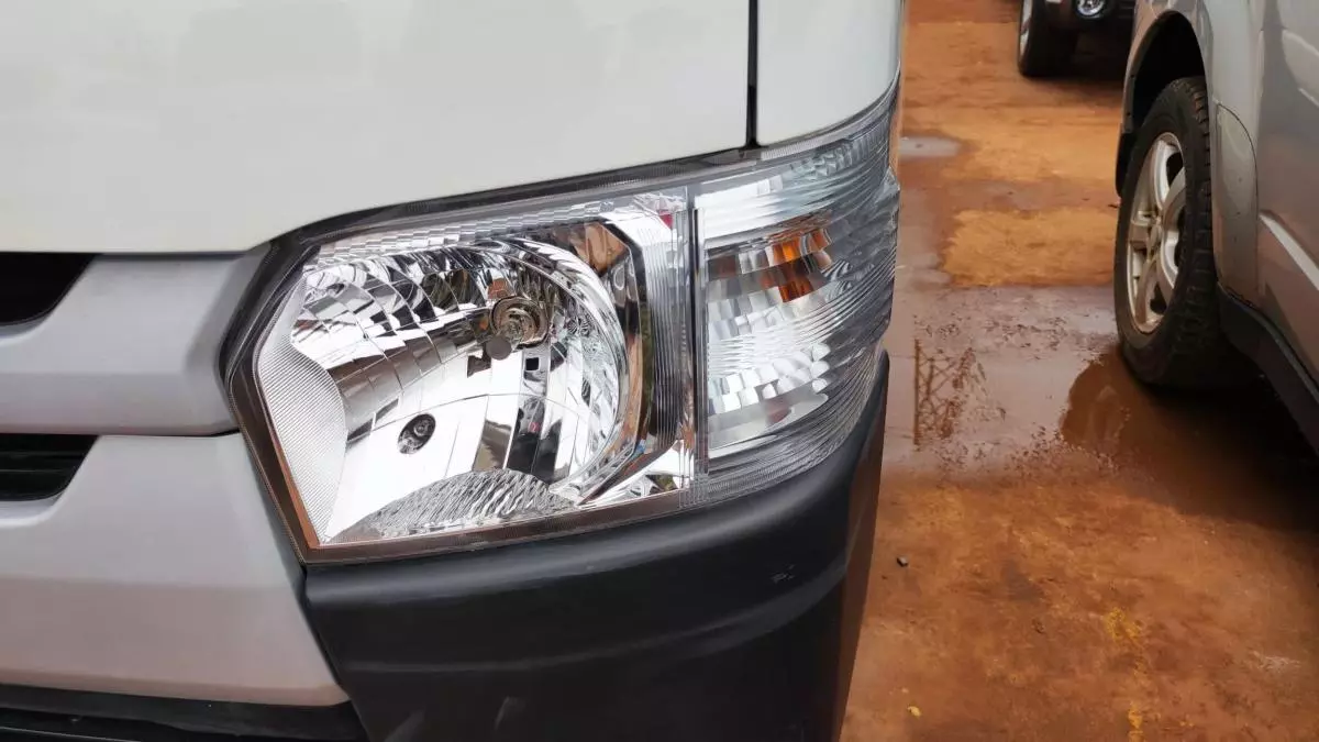 Toyota Hiace   - 2015