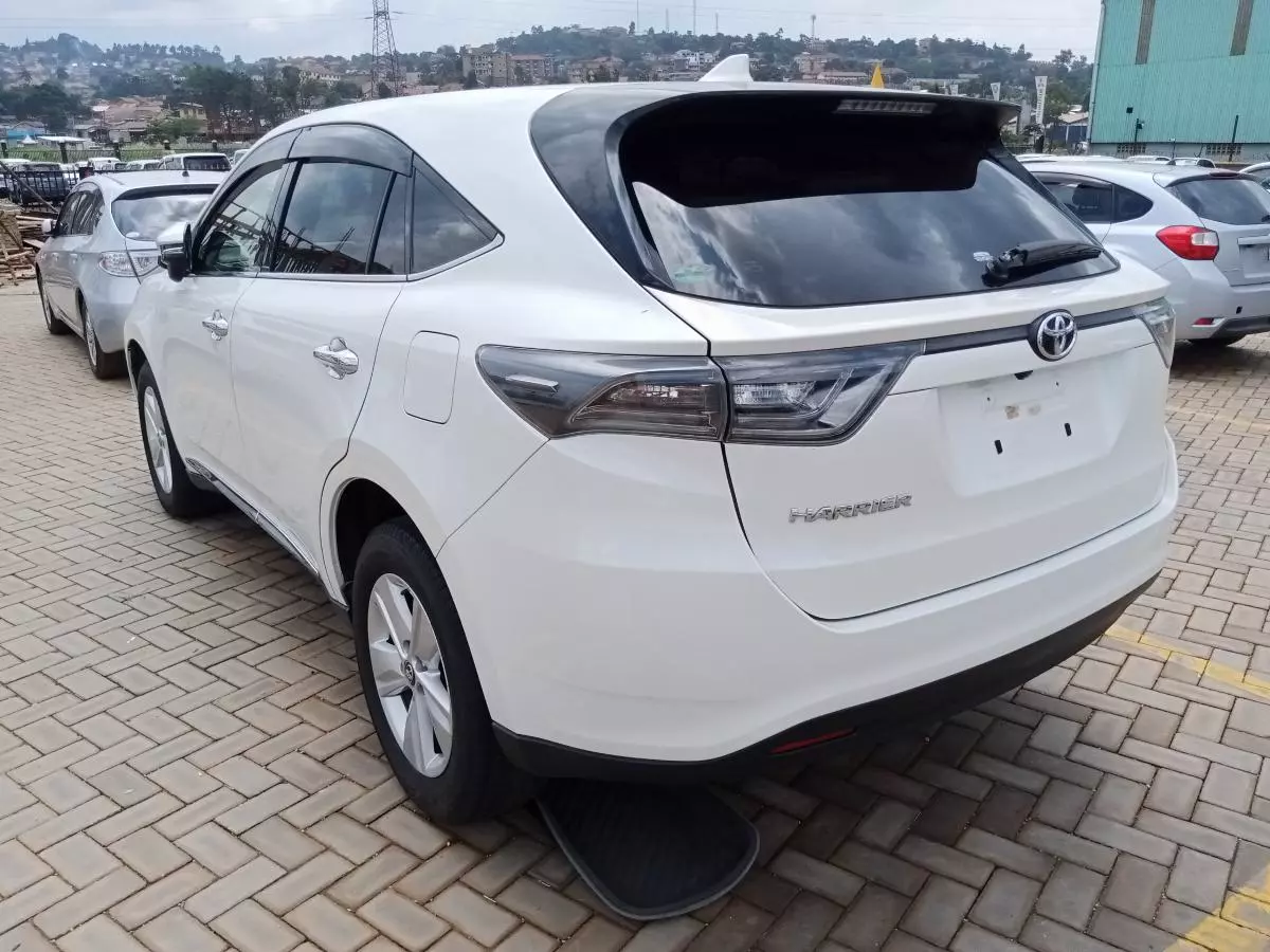 Toyota Harrier   - 2016