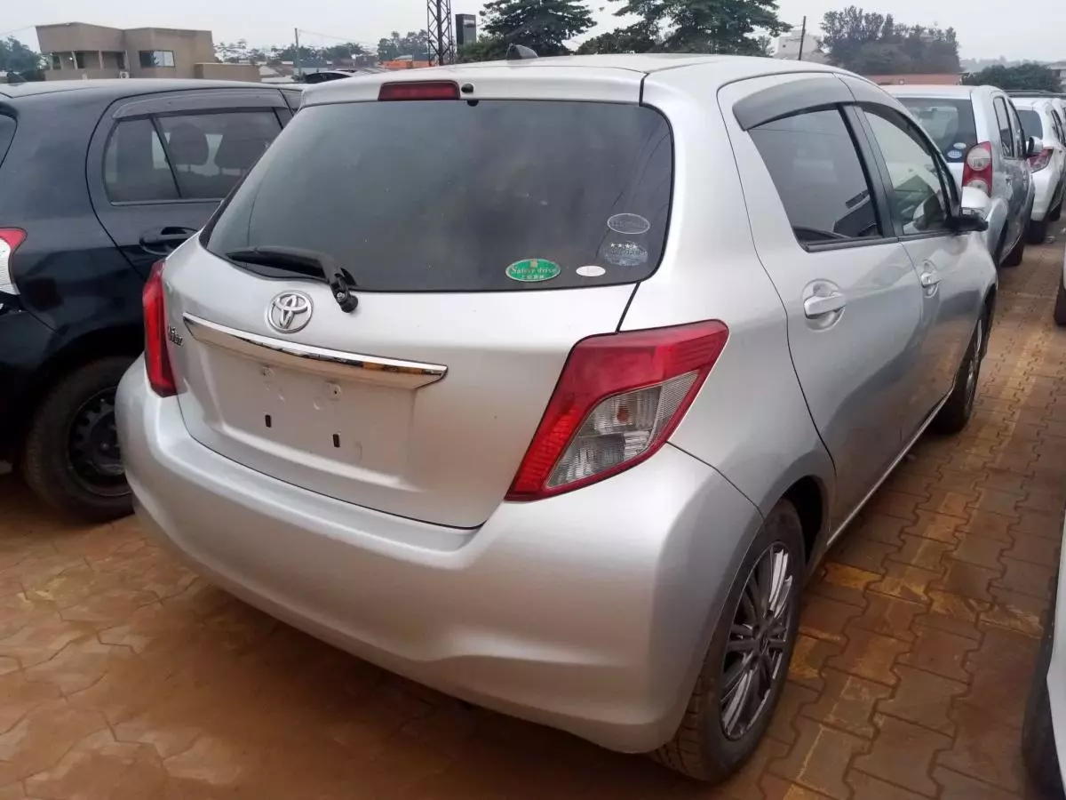 Toyota Vitz   - 2012