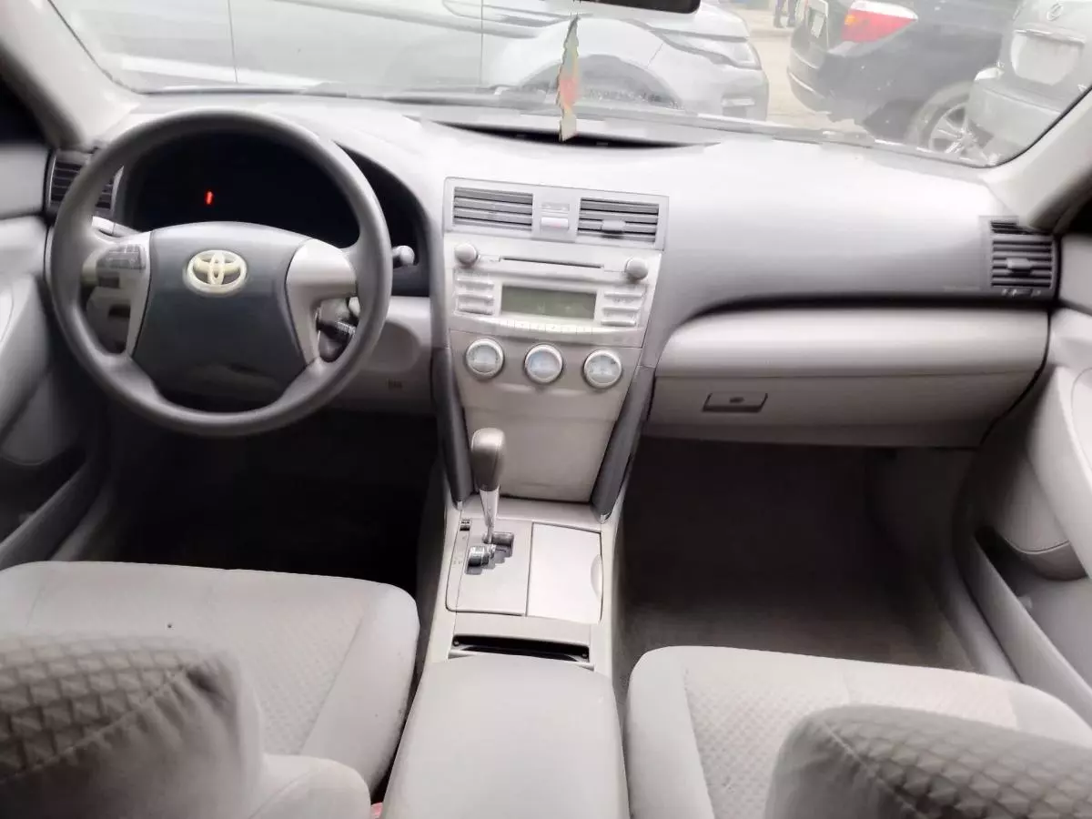 Toyota Camry   - 2011