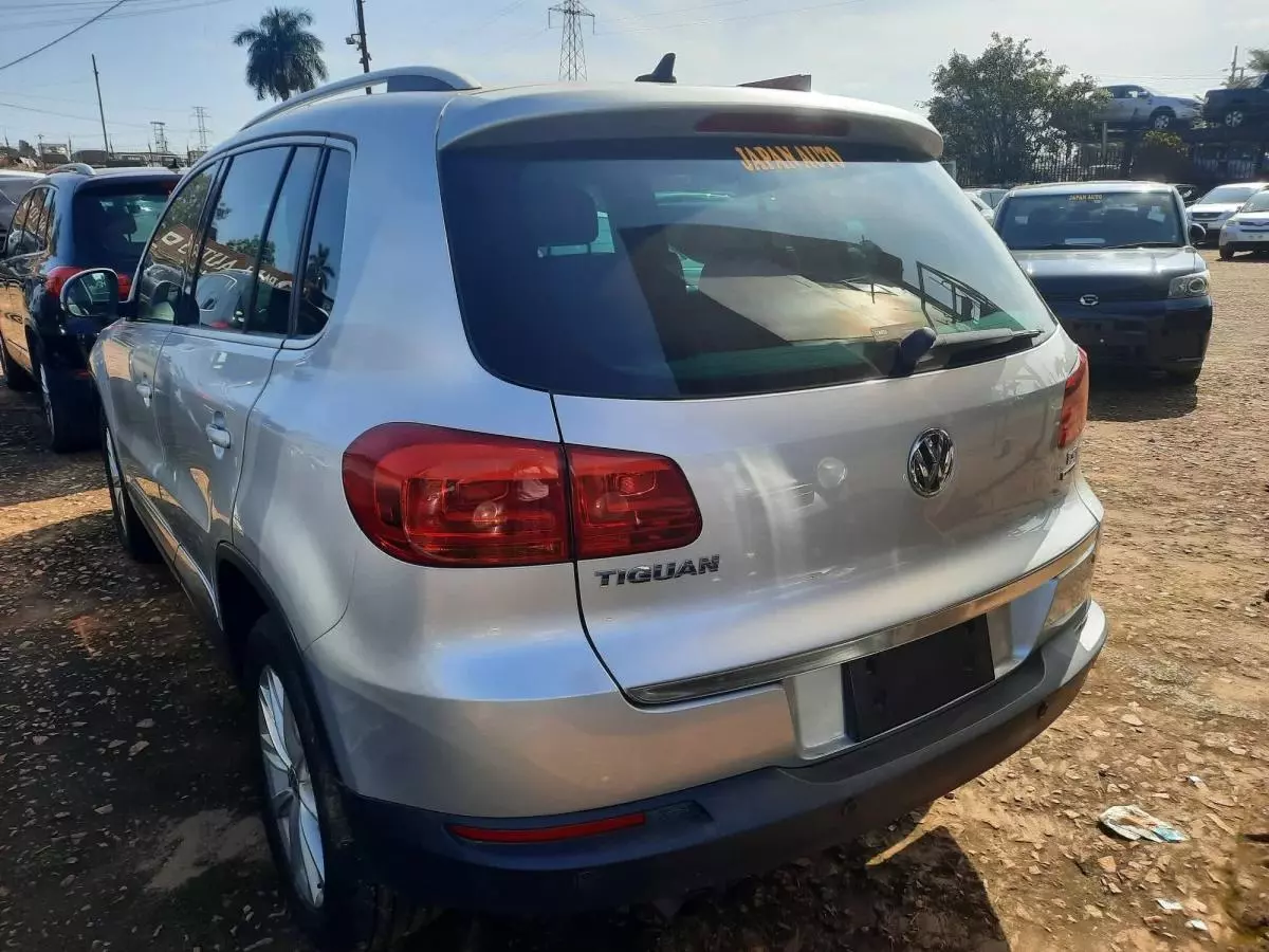Volkswagen Tiguan   - 2014
