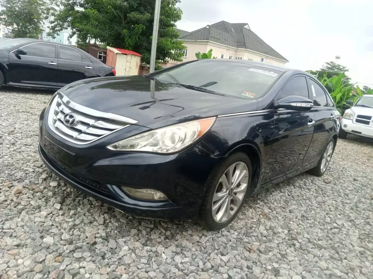 Hyundai Sonata   - 2013