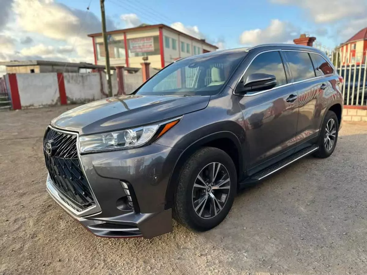 Toyota Highlander   - 2019