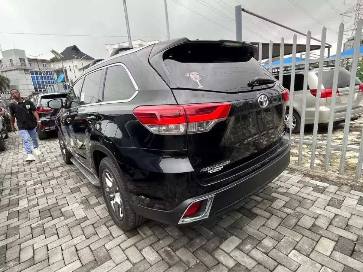 Toyota Highlander   - 2019