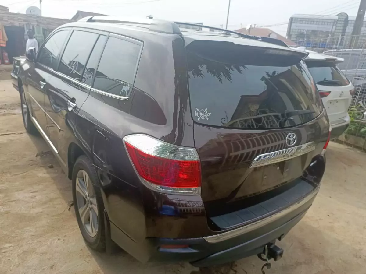 Toyota Highlander   - 2013