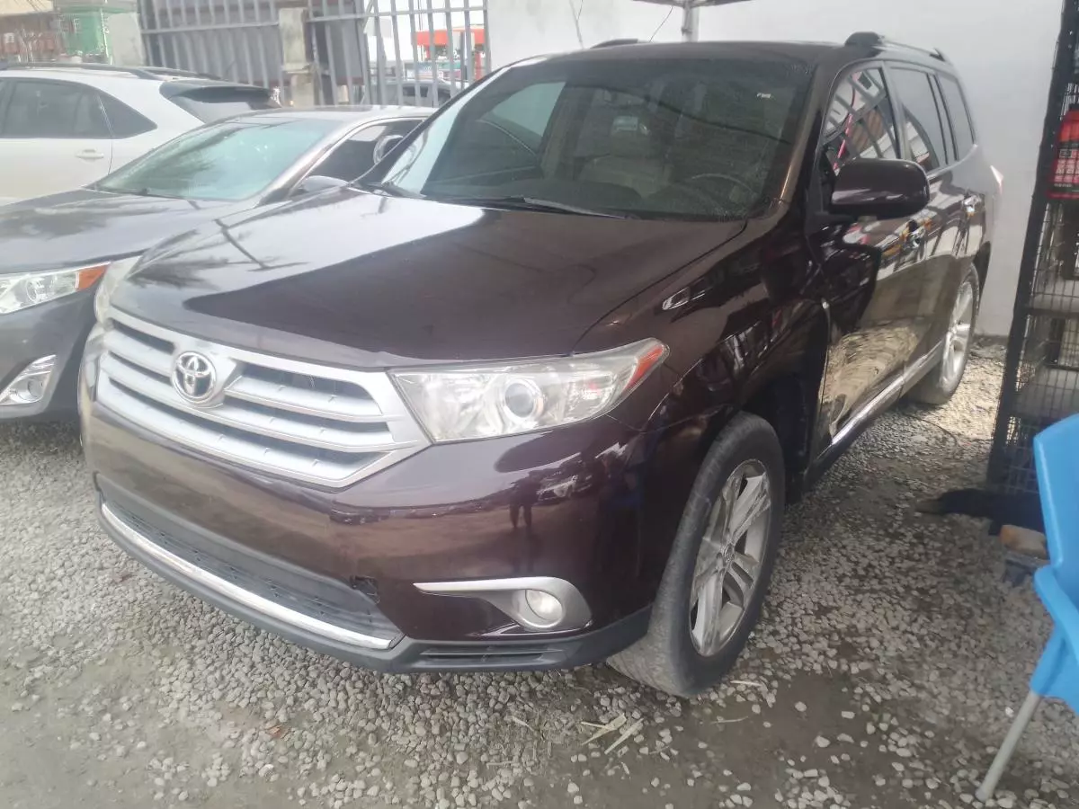 Toyota Highlander   - 2012