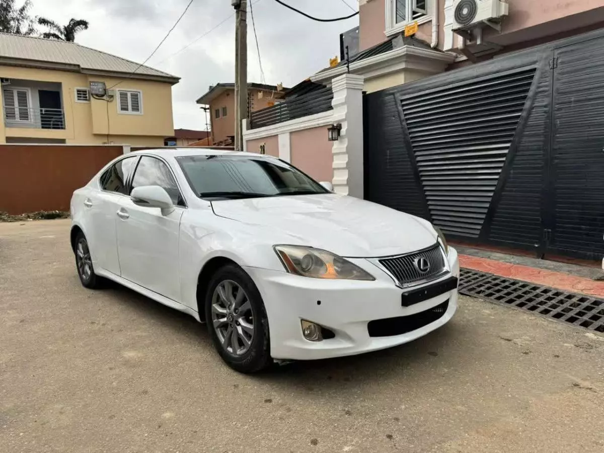 Lexus IS 250   - 2010