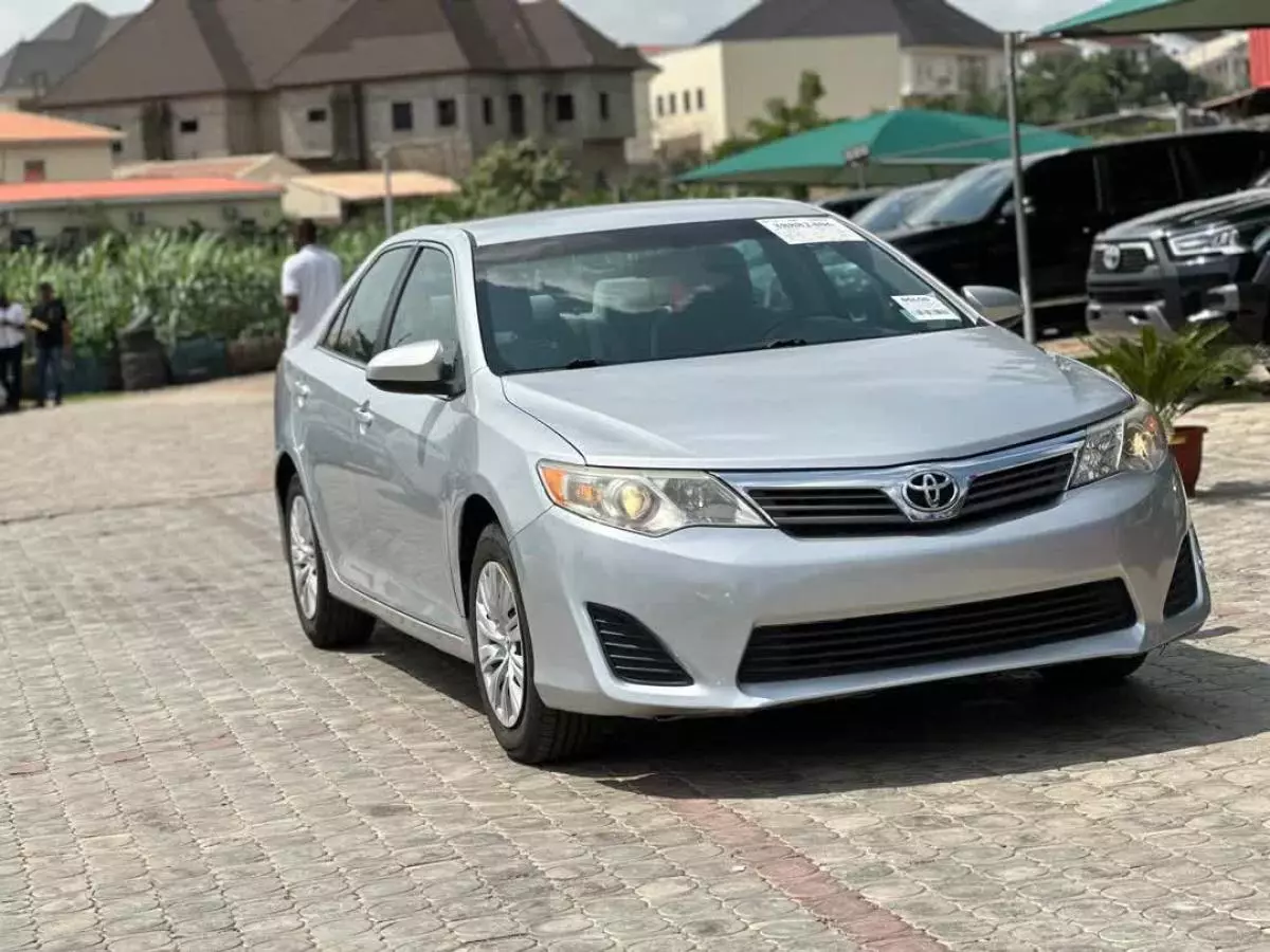 Toyota Camry   - 2012