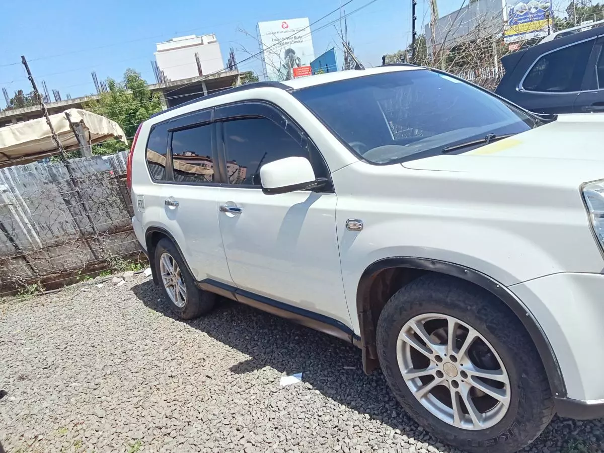 Nissan X-TRAIL   - 2010