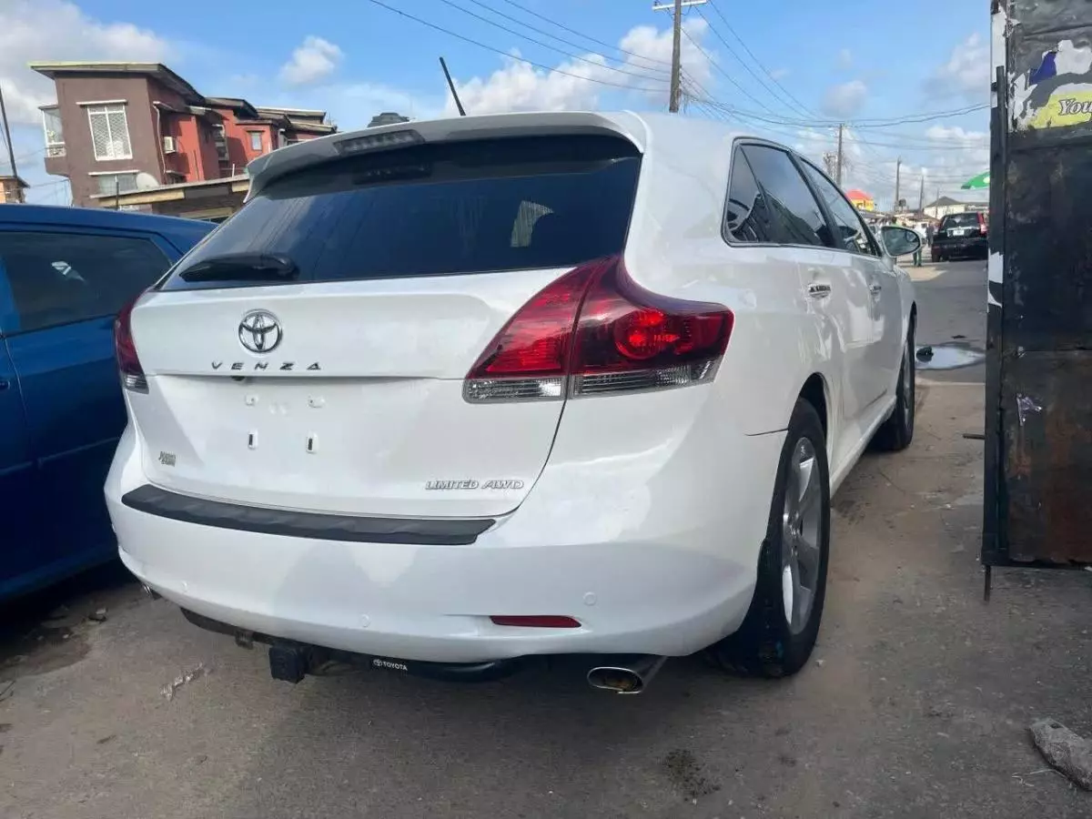 Toyota Venza   - 2016