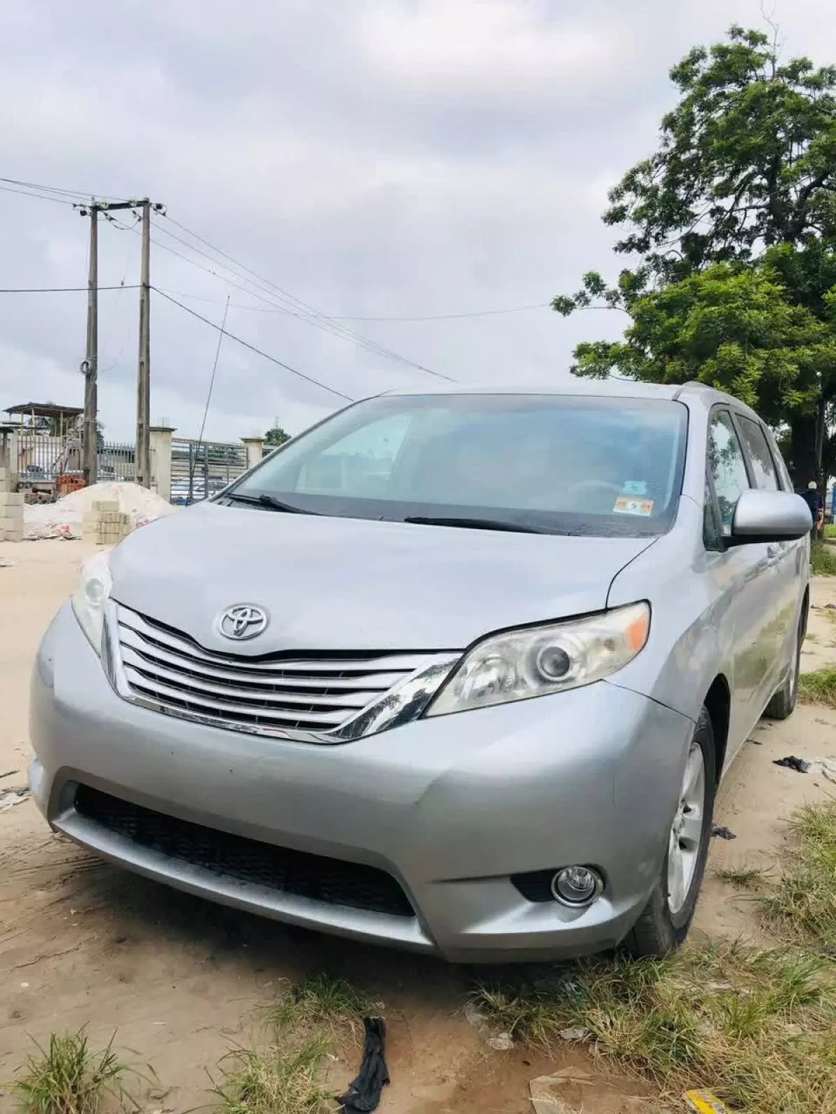 Toyota Sienna   - 2011