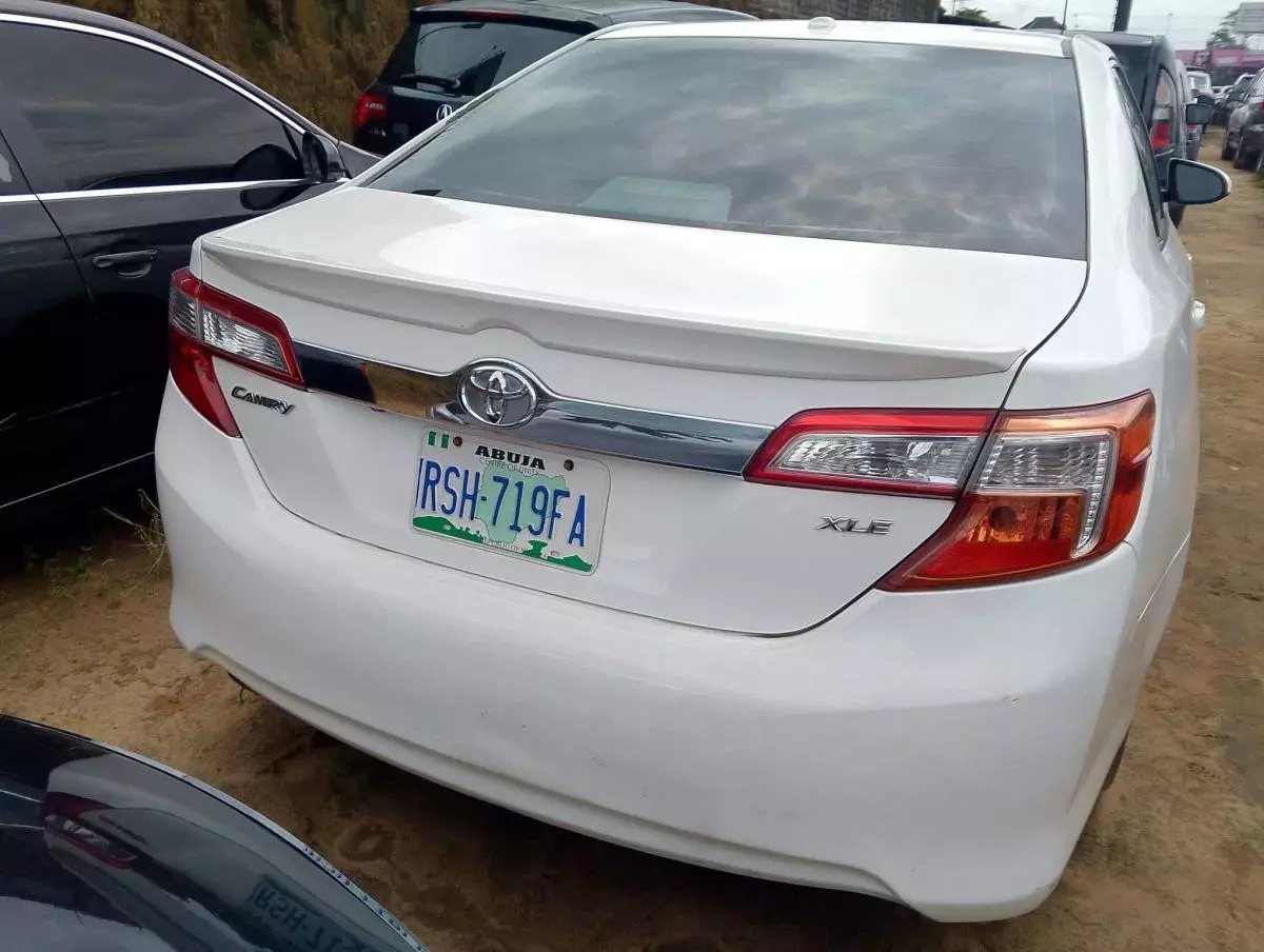 Toyota Camry   - 2012