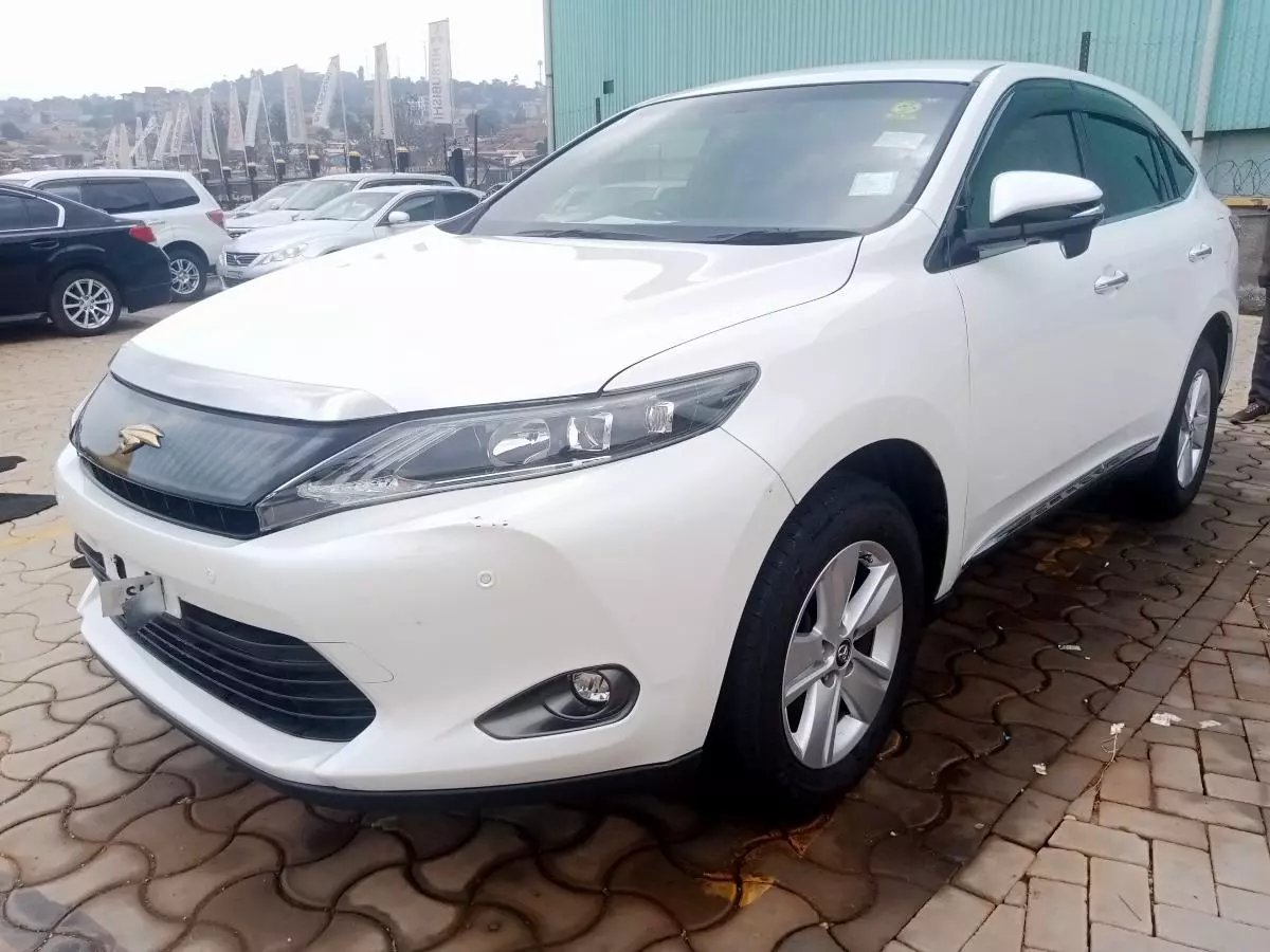 Toyota Harrier   - 2016