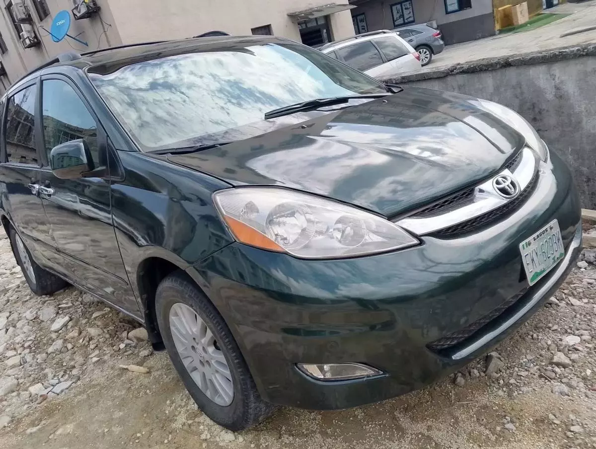 Toyota Sienna   - 2008