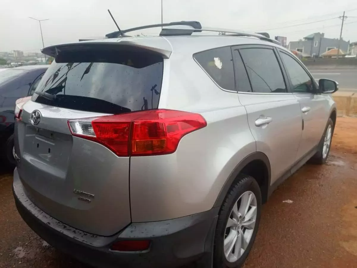 Toyota RAV 4   - 2013