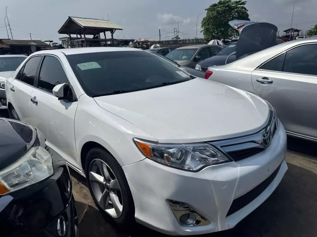 Toyota Camry   - 2014