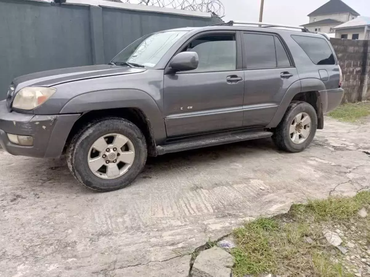 Toyota 4-Runner   - 2004