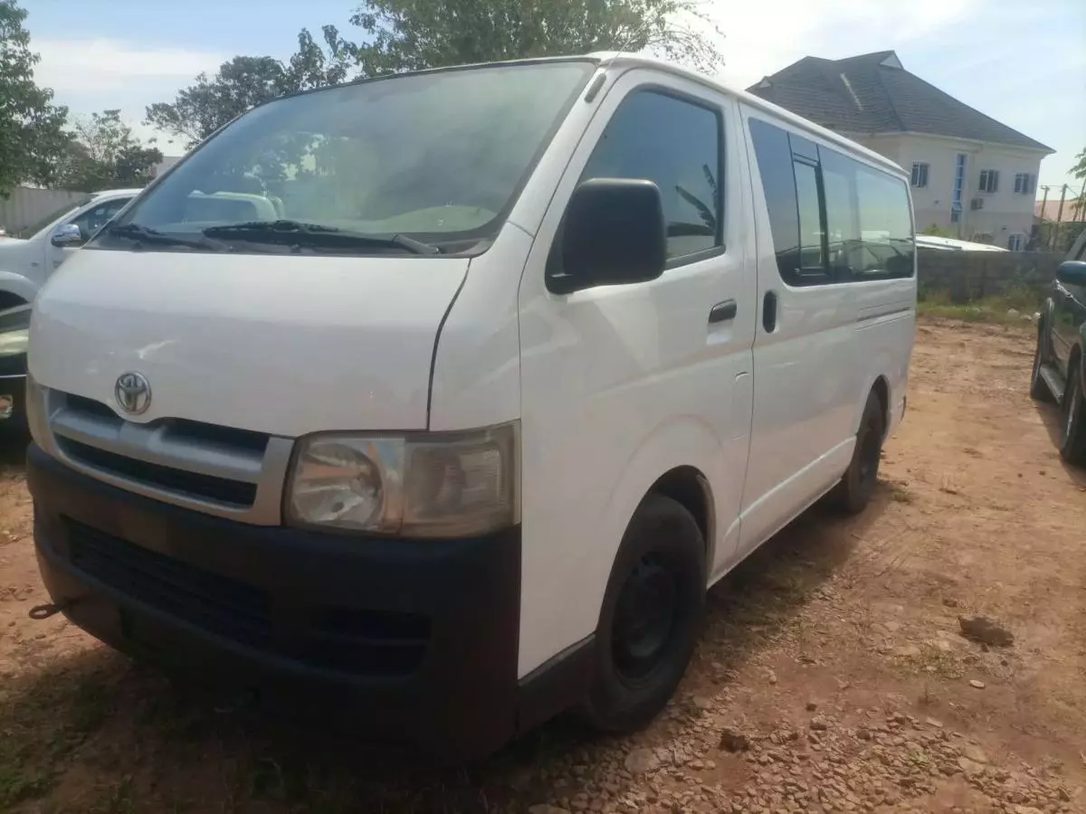 Toyota Hiace - 2011