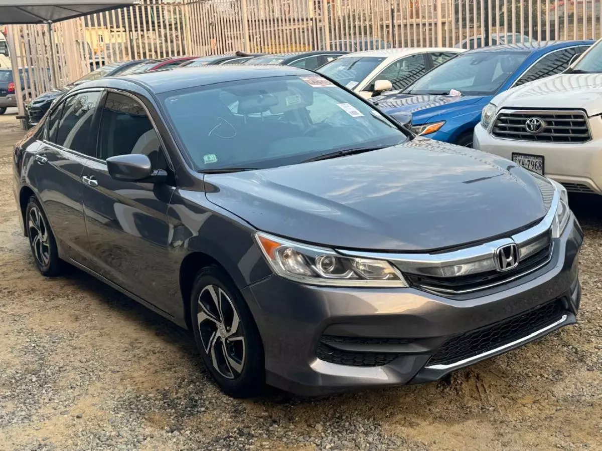 Honda Accord   - 2017