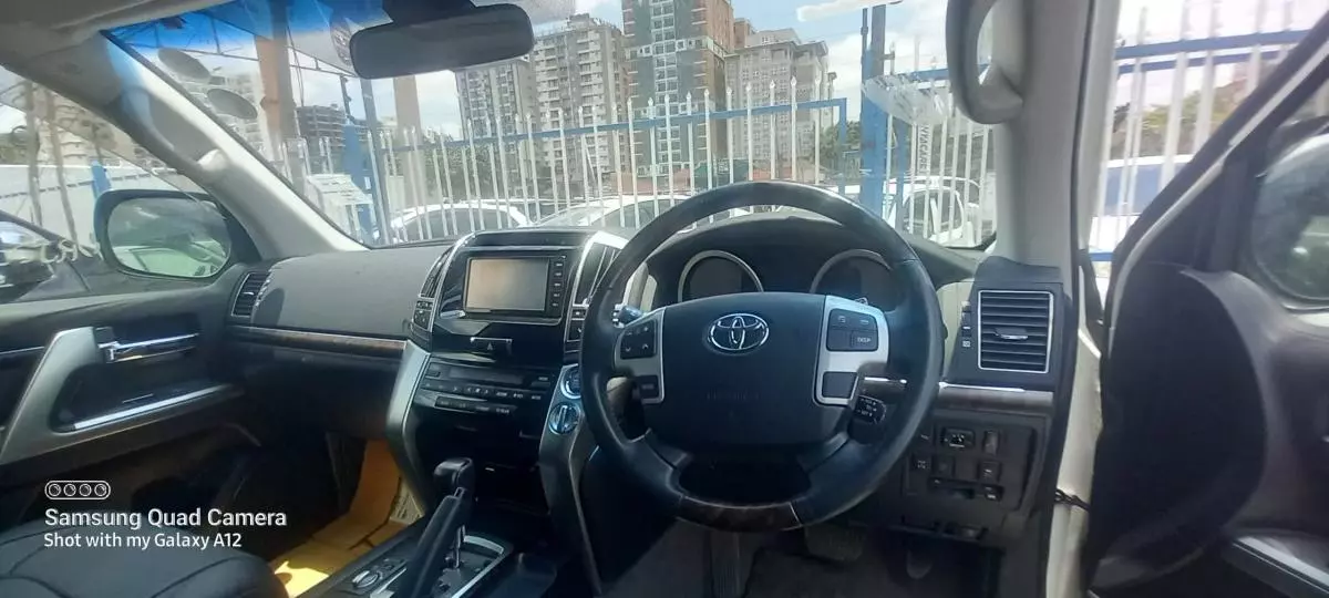 Toyota Landcruiser  V8   - 2015