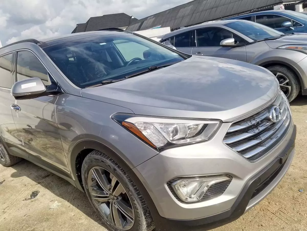 Hyundai Santa Fe   - 2017