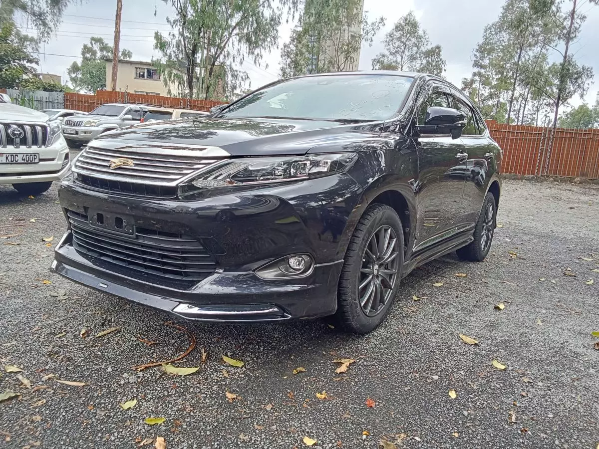 Toyota Harrier   - 2017