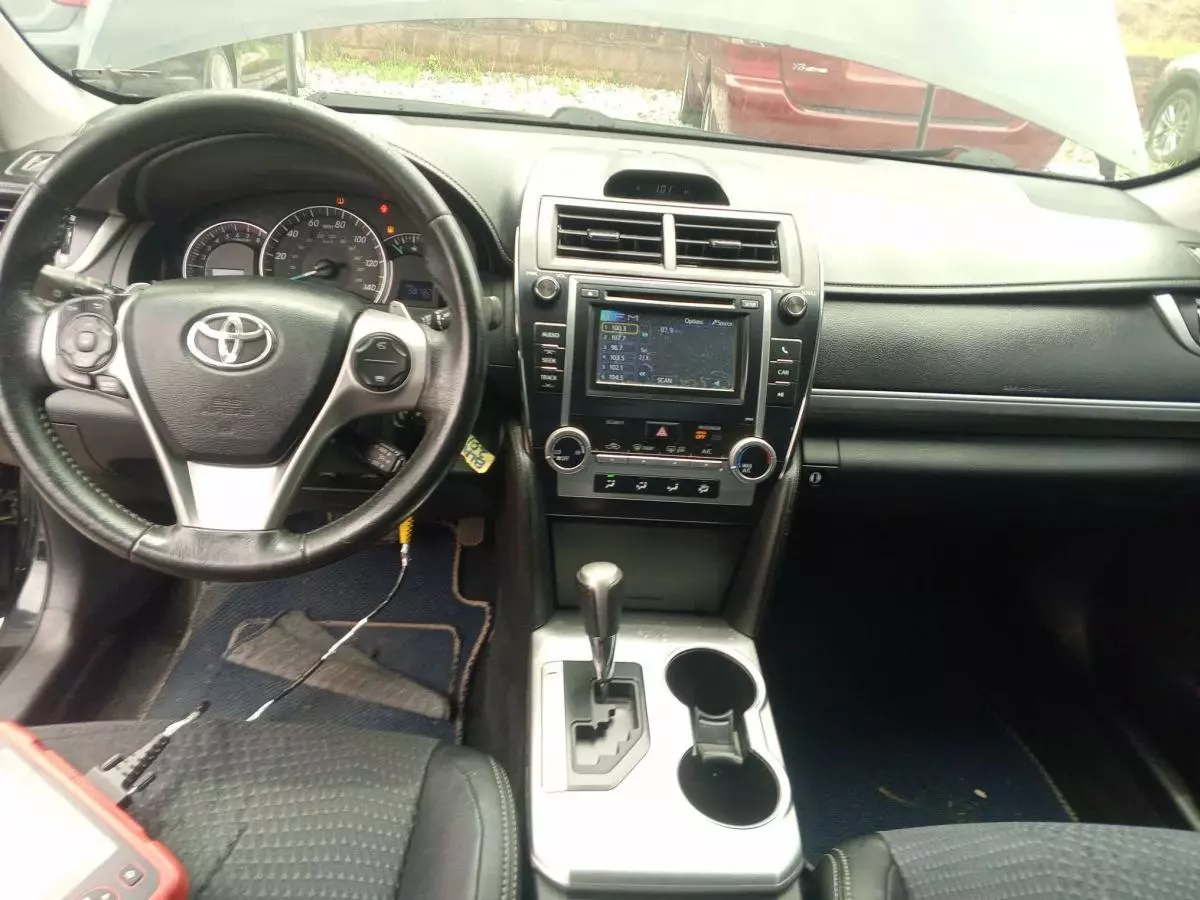 Toyota Camry   - 2013