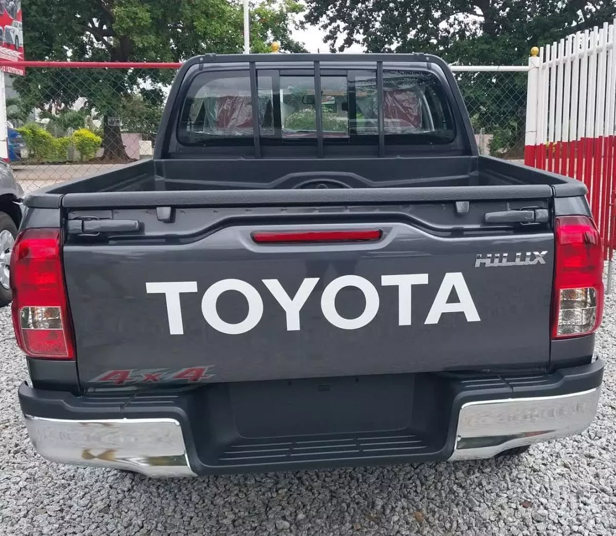Toyota Hilux   - 2023