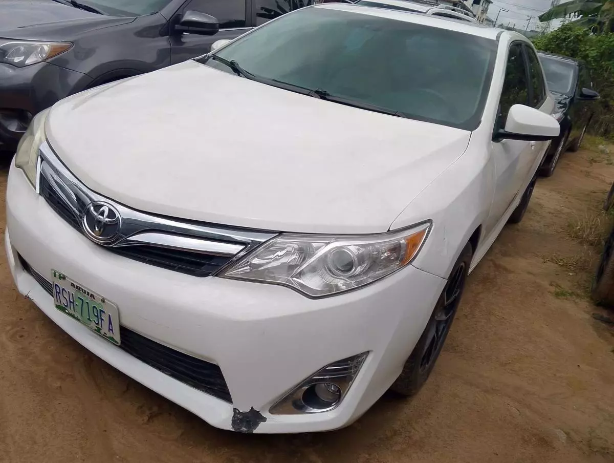 Toyota Camry   - 2012