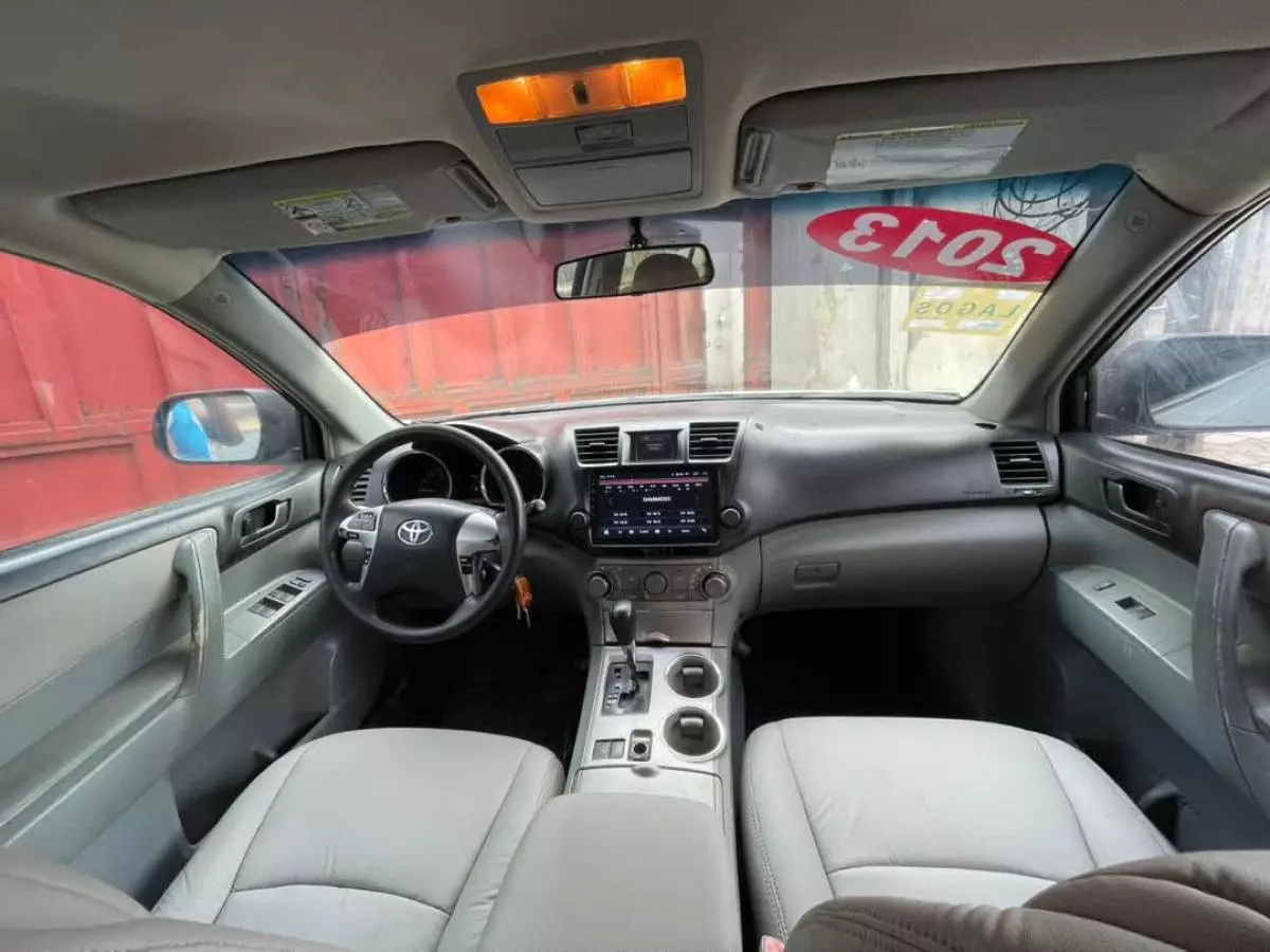 Toyota Highlander   - 2013