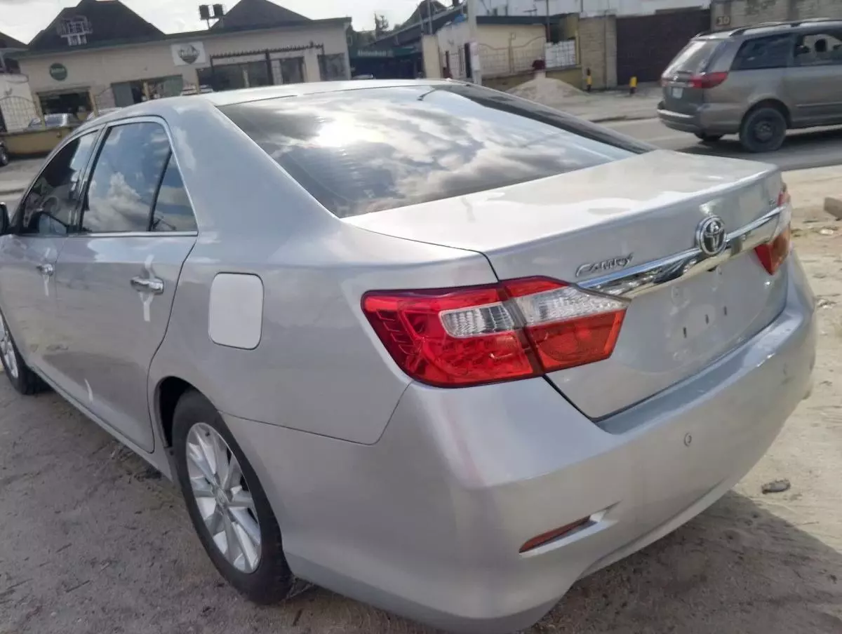 Toyota Camry   - 2013