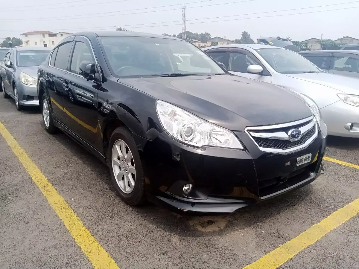 Subaru Legacy   - 2011