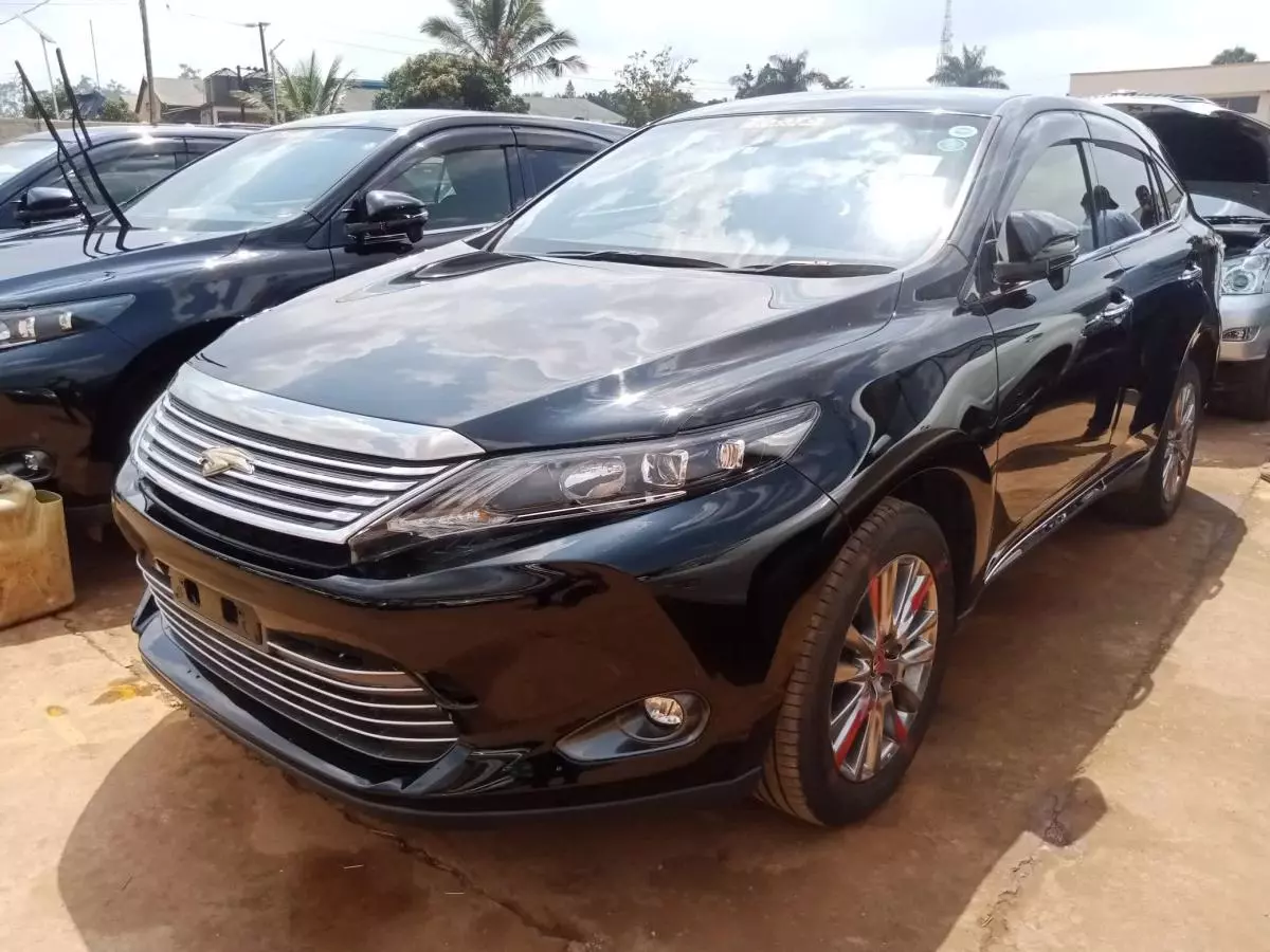 Toyota Harrier   - 2016