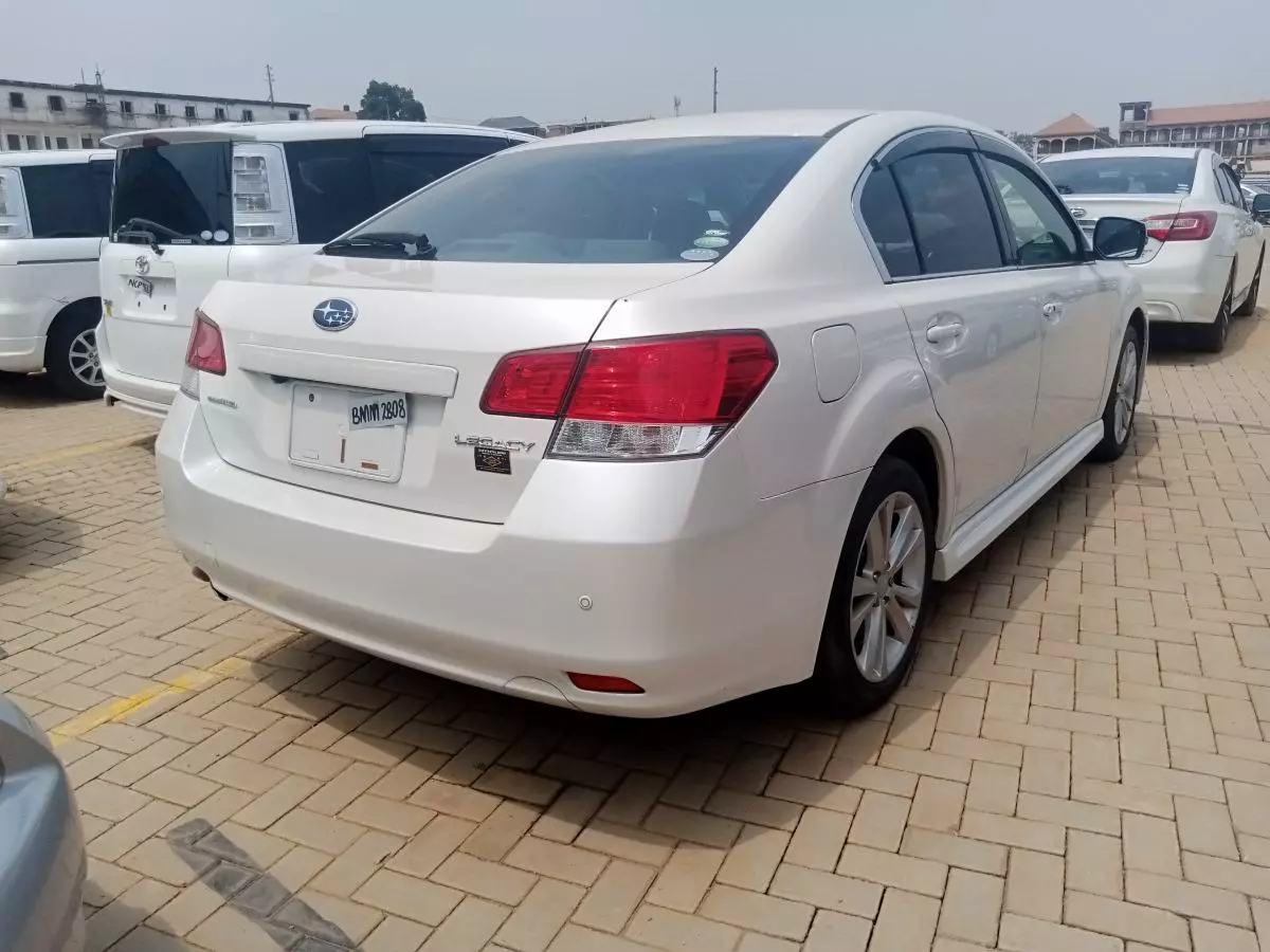 Subaru Legacy   - 2012