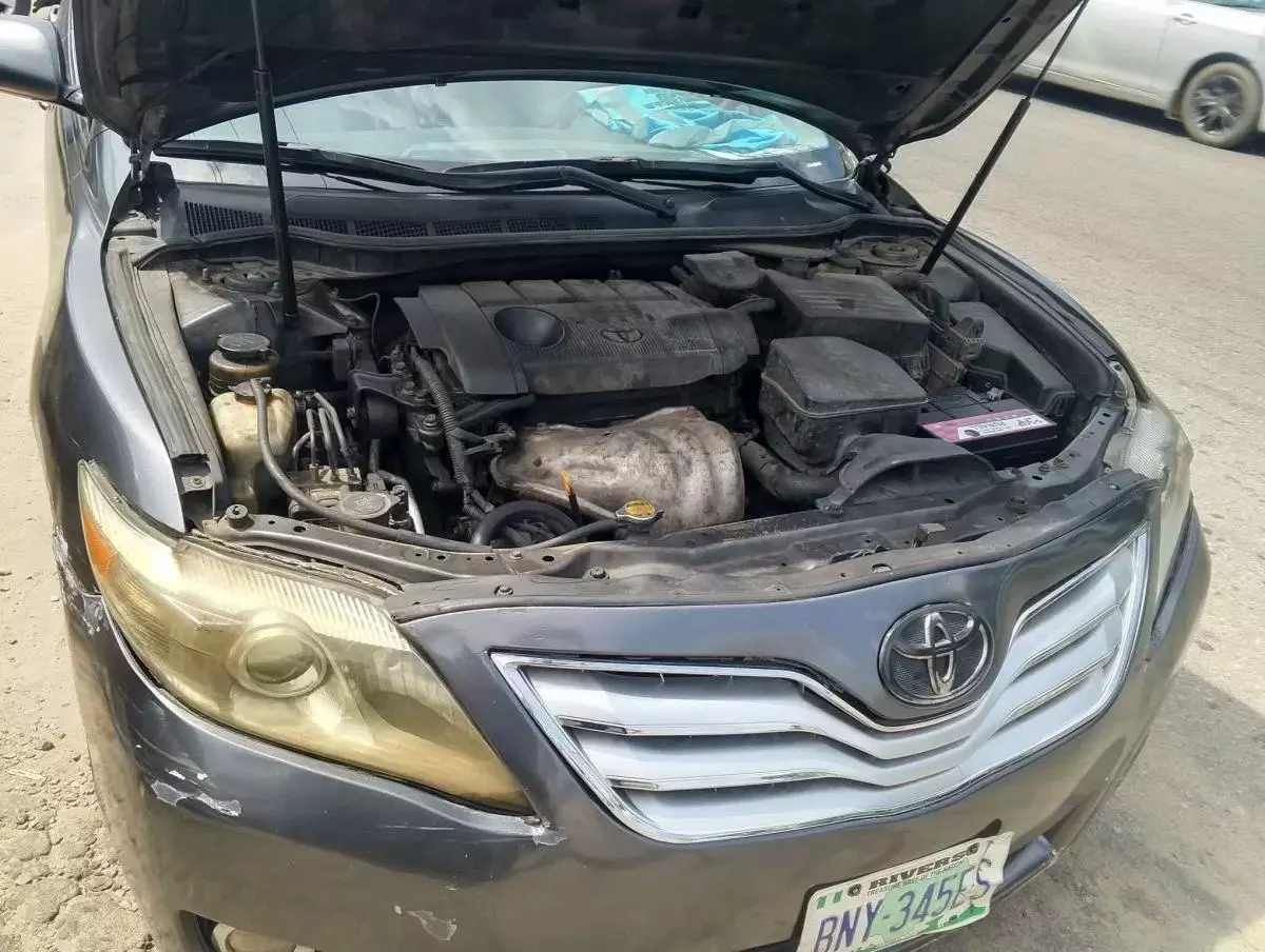 Toyota Camry   - 2011