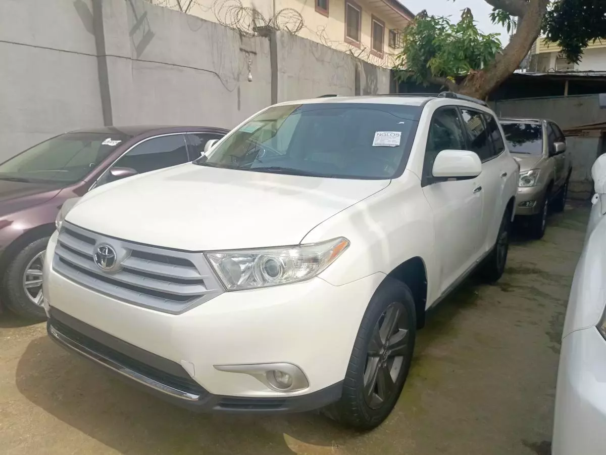 Toyota Highlander   - 2011