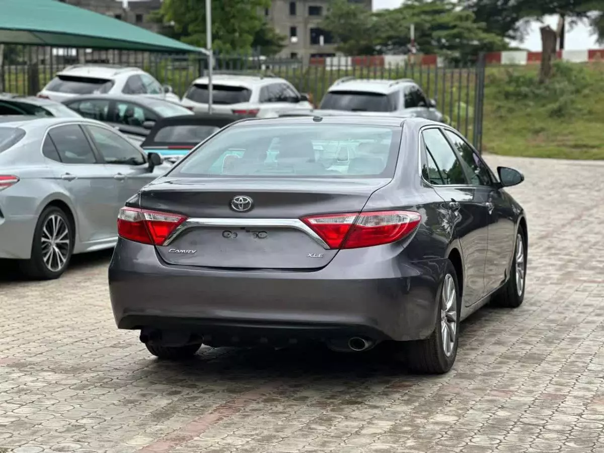 Toyota Camry   - 2016