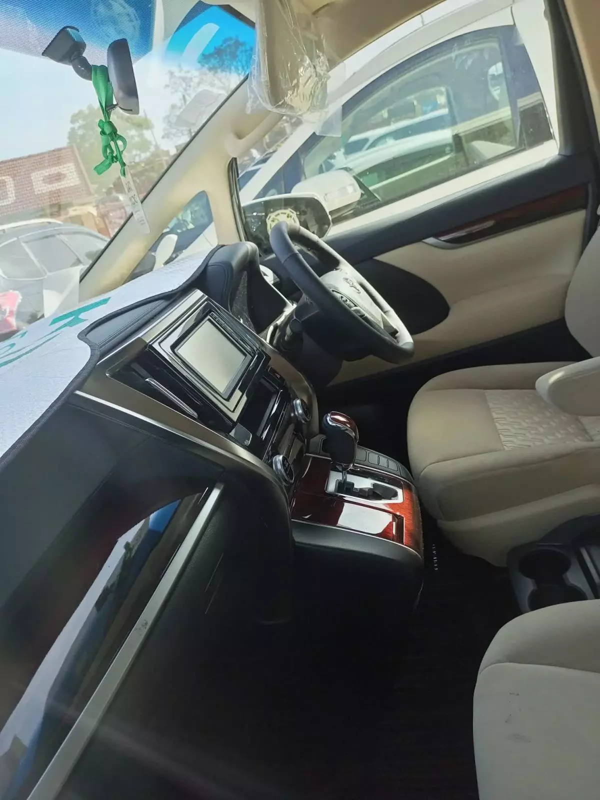 Toyota Alphard   - 2015