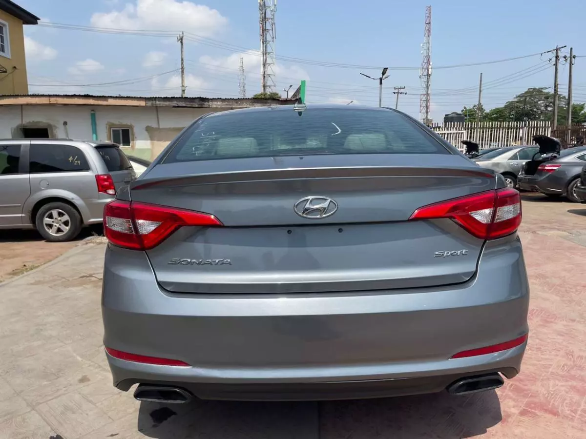 Hyundai Sonata   - 2015