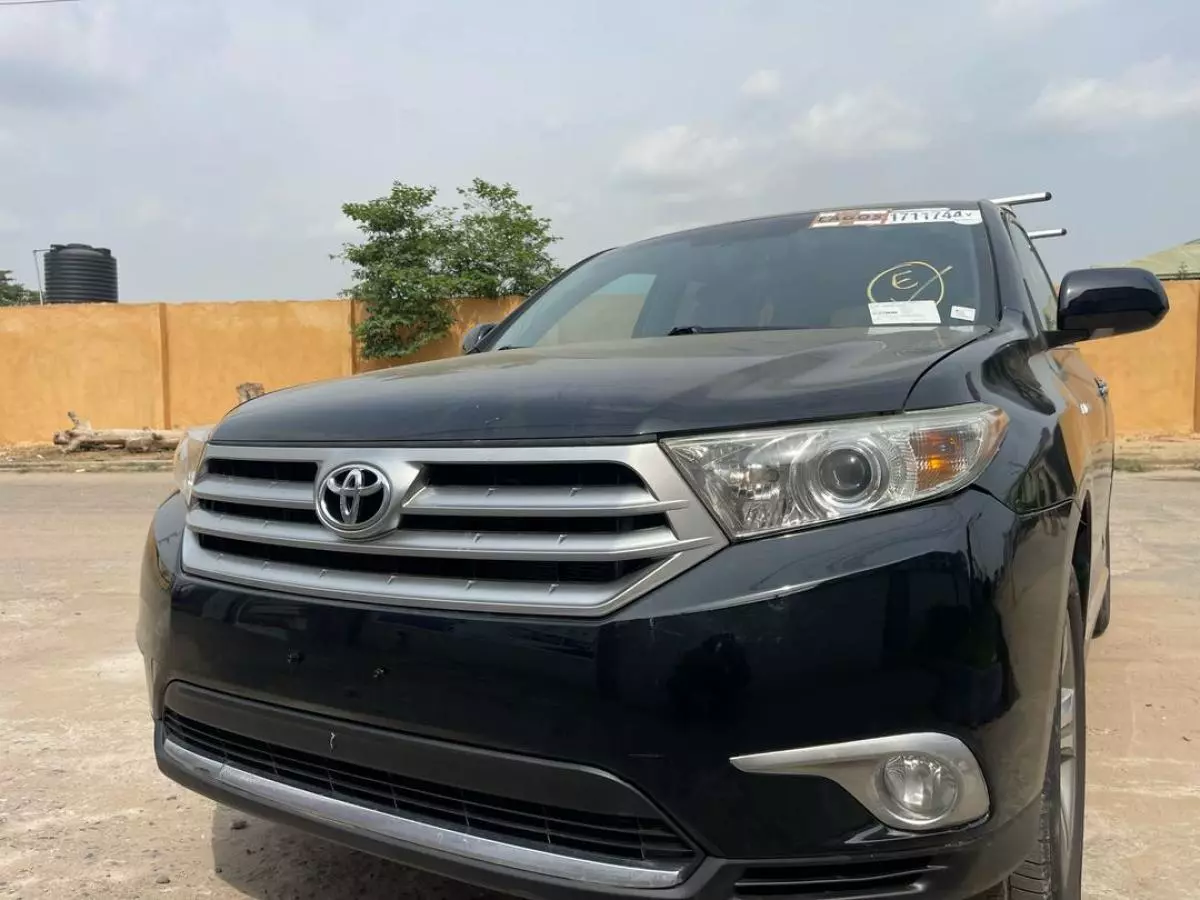 Toyota Highlander   - 2012