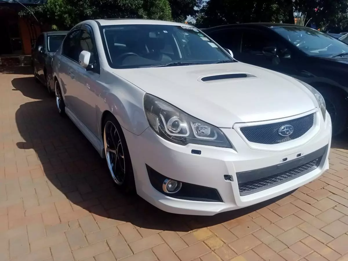 Subaru Legacy   - 2010