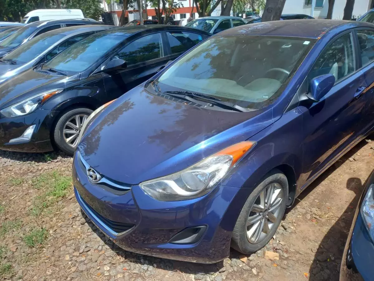 Hyundai Elantra   - 2013