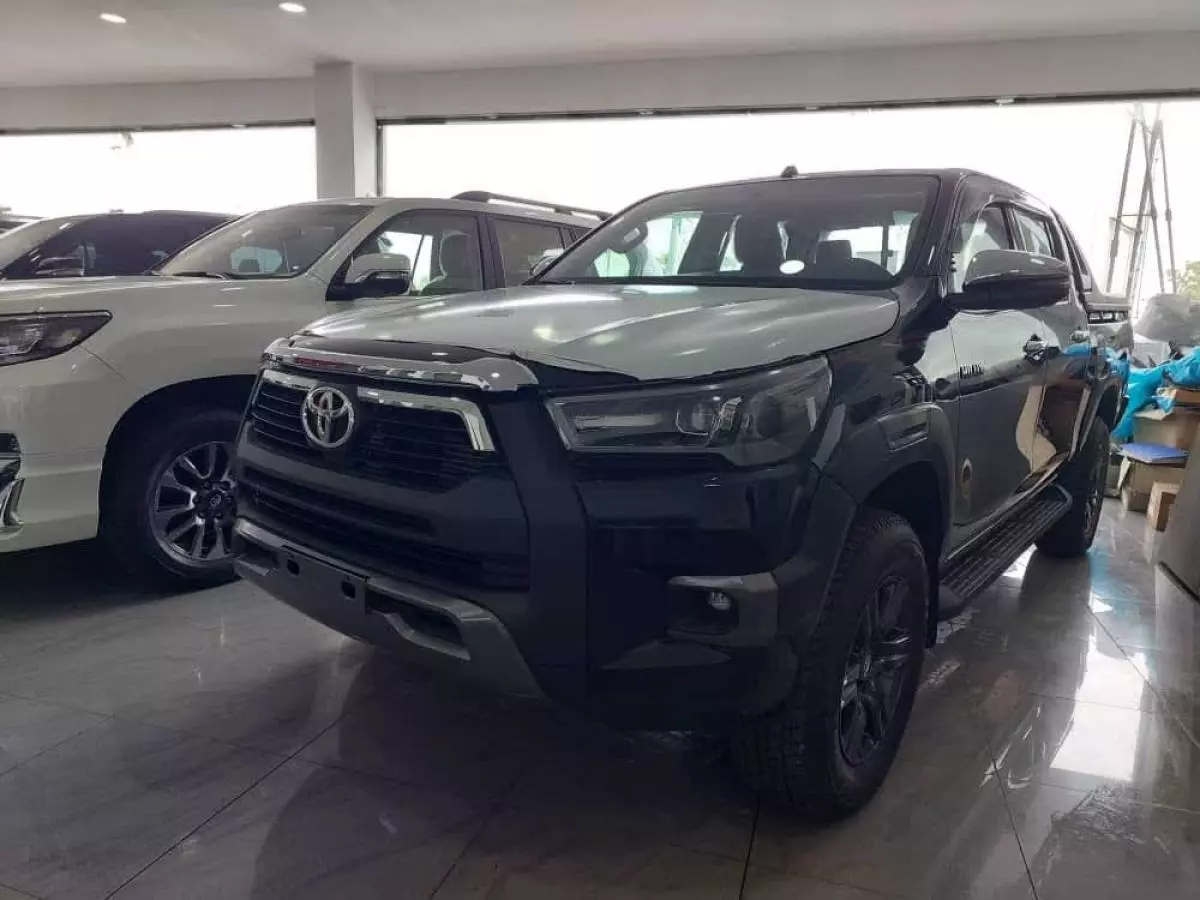 Toyota Hilux   - 2022