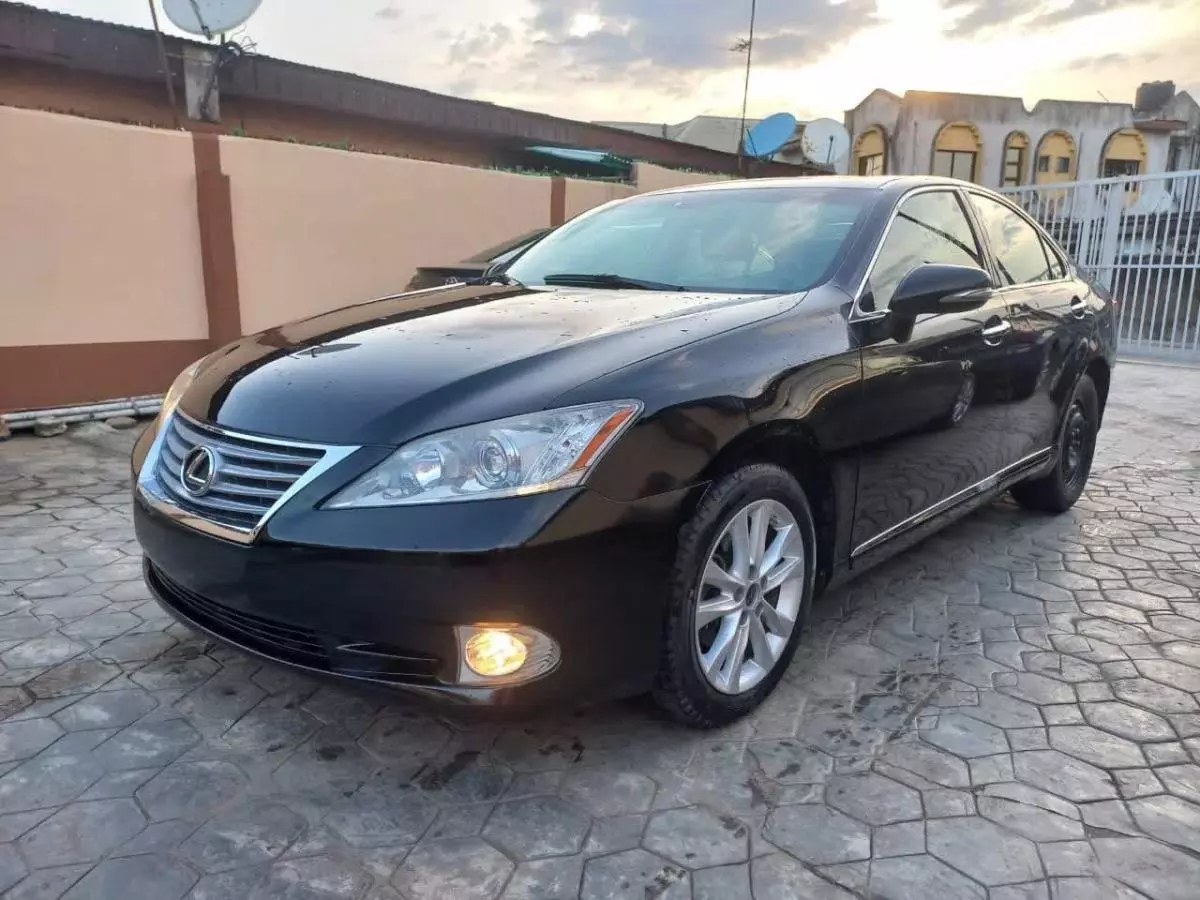 Lexus ES 350   - 2010