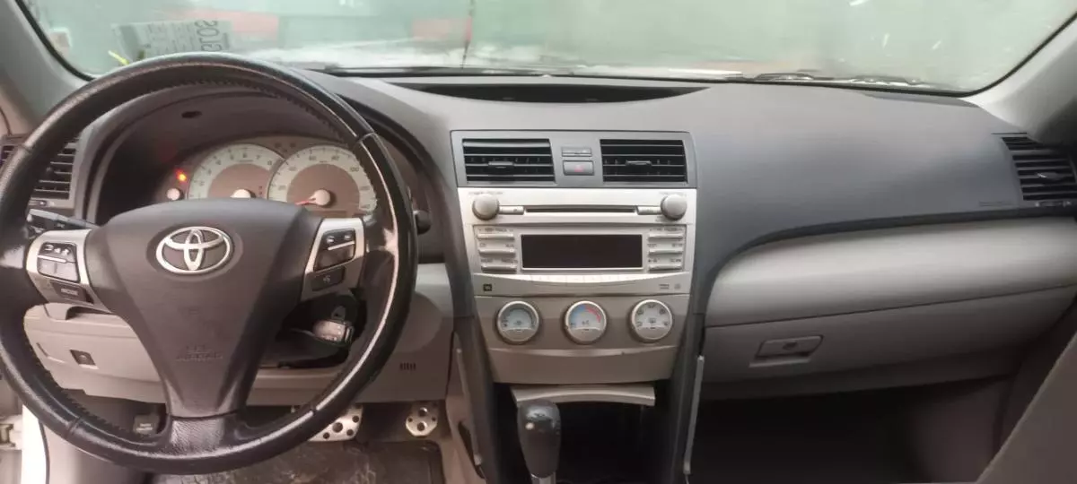 Toyota Camry   - 2010