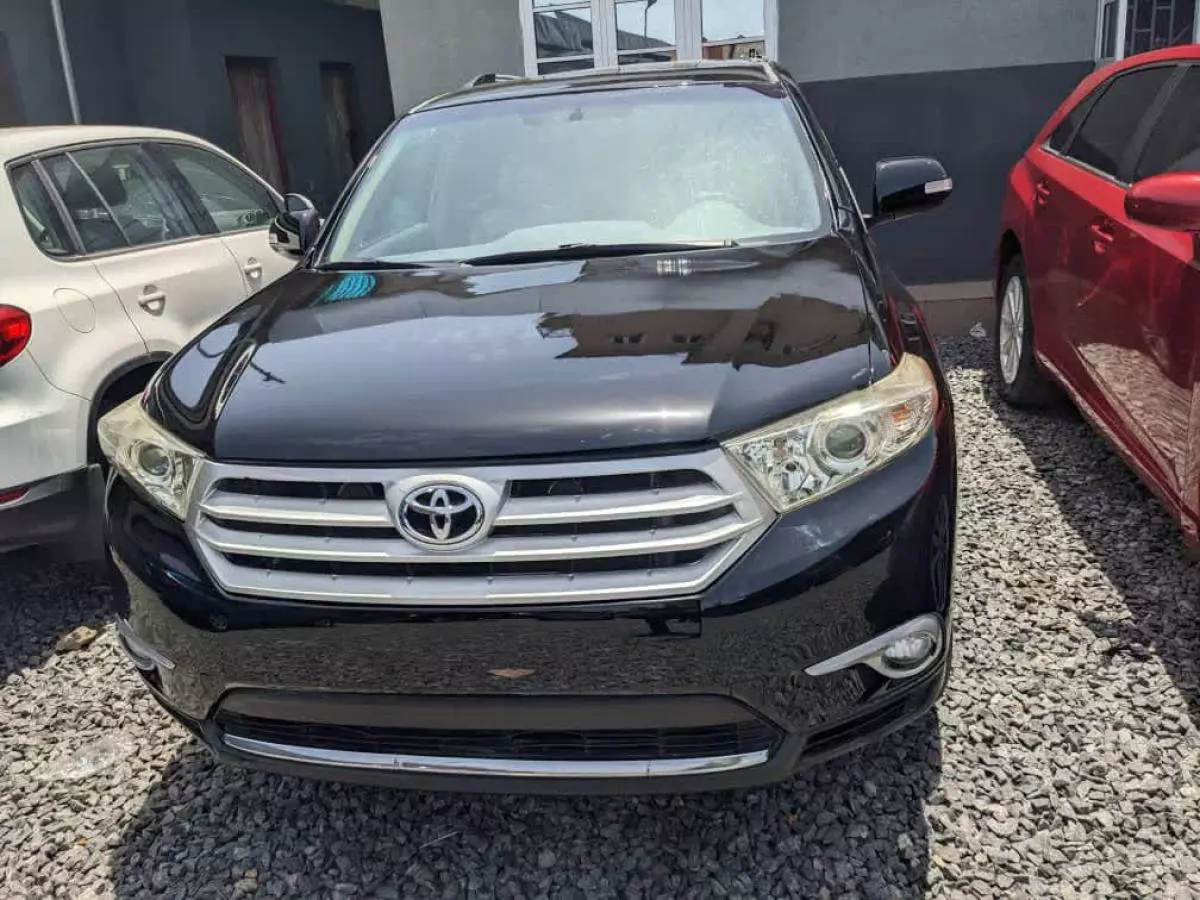 Toyota Highlander   - 2012